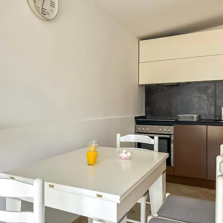 Апартаменты Suncrest B37 *